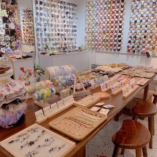 一家饰品集合店