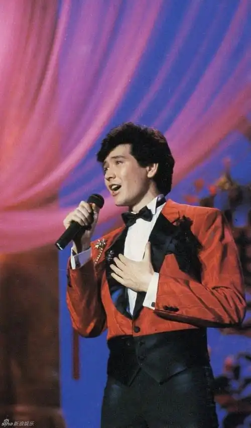 策划:费翔旧照回顾 英俊少年变性感大叔