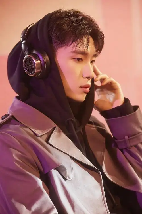 曹杨(中国男歌手,演员)_尚可名片