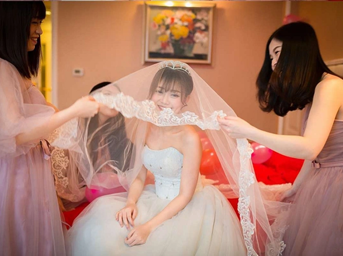 伴娘几个人合适