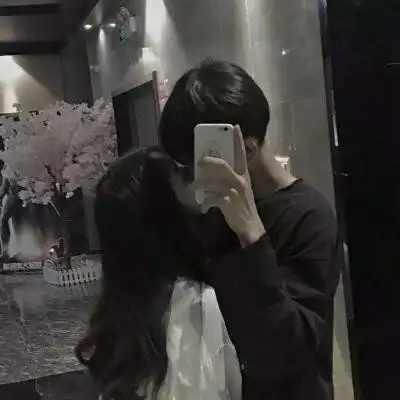 酷酷的手机挡脸情侣头像