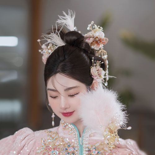 浅色羽毛秀禾服发饰唯美花朵春季结婚古风古典配饰品中式新娘头饰