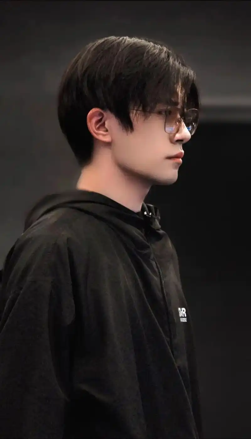 我想爱你浅浅不停息#易烊千玺 #易烊千玺绝美镜头 #完美侧颜