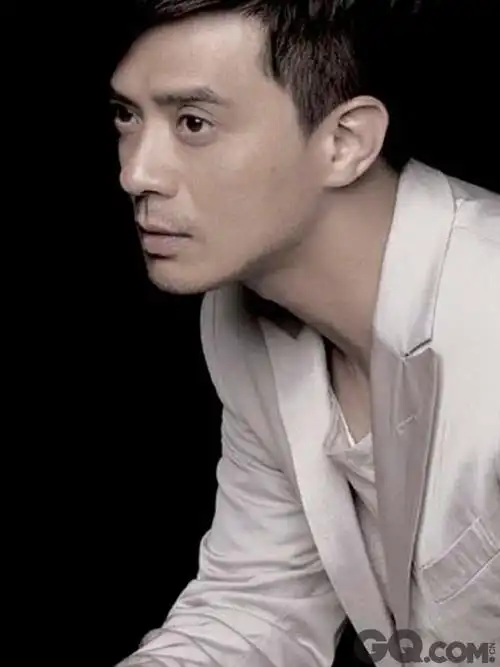 上宣布出柜曾引起一时轰动,做一个真实的自己对艺人来说原本不易,但