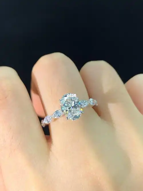 2克拉椭圆形钻戒