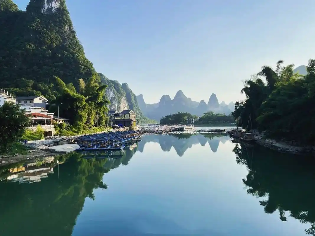 桂林旅游攻略相约桂林游群山坐竹筏赏天下美景