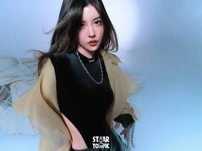 by2身着st02john黄色风衣外套