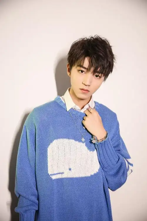 tfboys五周年#王俊凯#啊呀呀,是蓝色的宝贝啊,大哥这个装作沉稳的