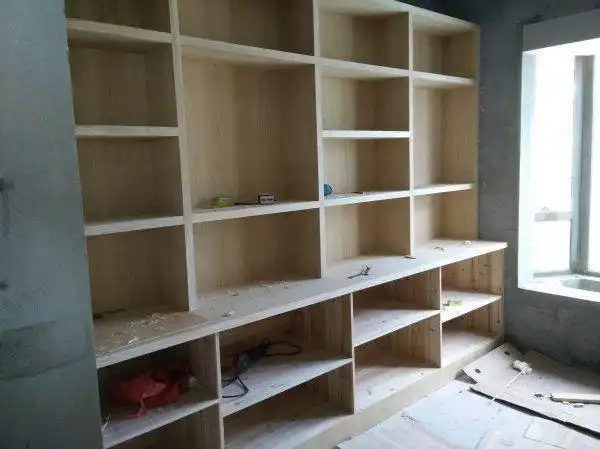 新房装修中,木工加班加点20天做完满屋子家具,工钱17300贵吗?