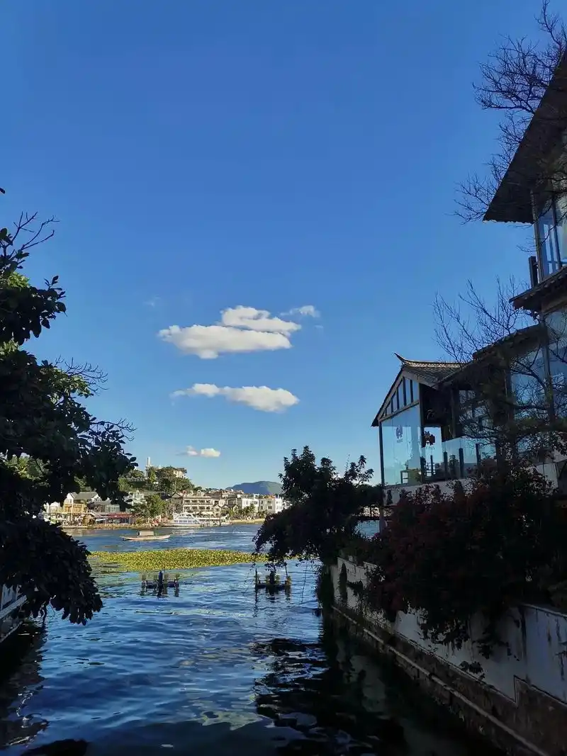 双廊古镇 #杨丽萍的太阳宫和月亮宫  因为靠着洱海,所以这 - 抖音