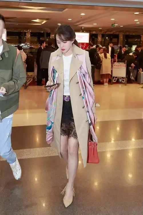 个子不高别学伊能静这么穿长毛衫配雪地靴虽然保暖但短腿抢镜