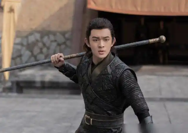 敖子逸透《斗罗大陆》拍摄趣事,史兰客七怪忙内被坑惨|辰亦儒|香肠