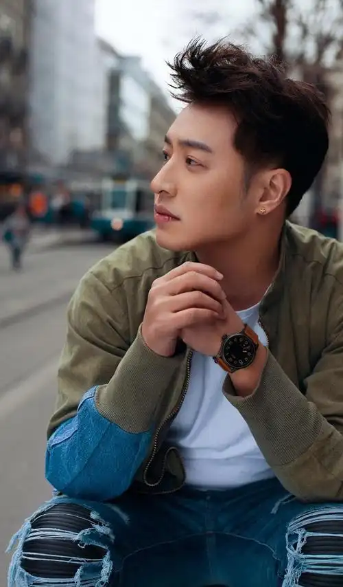 之后连老婆娶的也是上海老婆,潘玮柏每次在国家大事面前,也是非常的