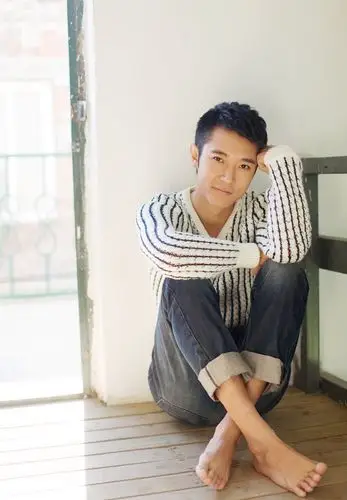 张丹峰时尚写真彰显清新气质_高清图集