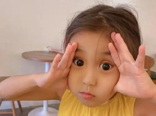 贾静雯女儿长大了,看到咘咘的小长腿我愣了,确定她只有4岁?