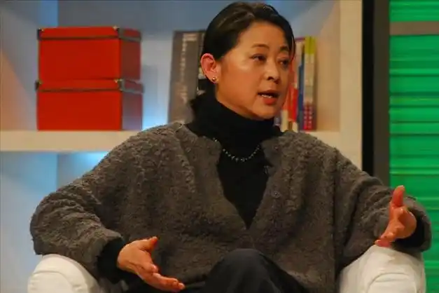 65岁倪萍火了,从160斤减重40斤方法公开,网友:自律的人太优秀|减肥