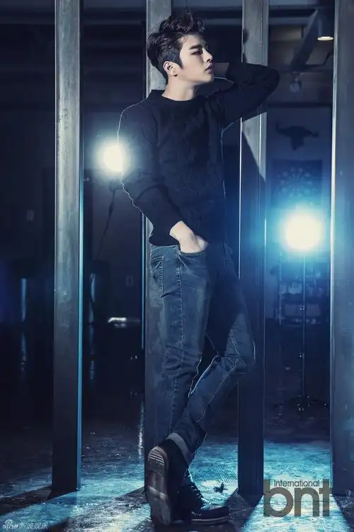 20140325明星徐仁国拍时尚写真冷酷眼神魅力足高清