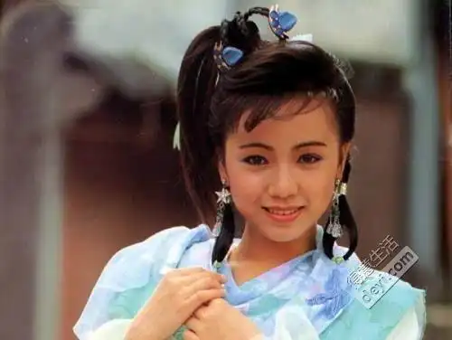 邓萃雯年轻时也是个水灵的大美女,那么多八卦帖怎么都不提到她呢!