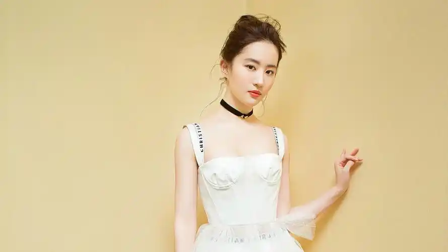 刘亦菲白色裙子唯美桌面壁纸