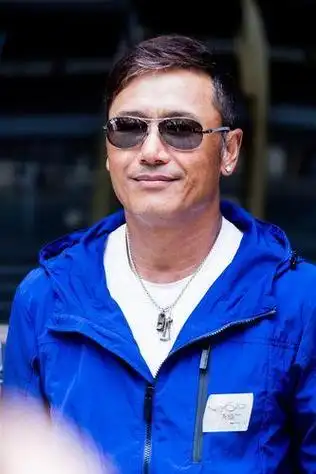 苗侨伟一家在加拿大生活照曝光!女儿颜值高穿比基尼秀身材