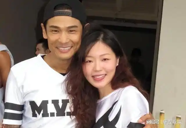 60岁披荆斩棘跳舞跳到骨头异响杜德伟为何这样拼