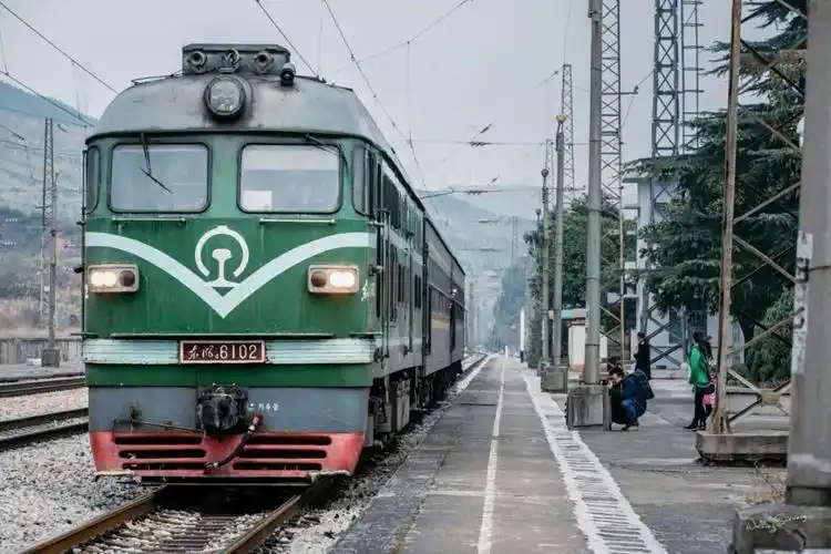 郴州火车站丨每个人的心中都有一辆绿皮火车它开往你心中的远方