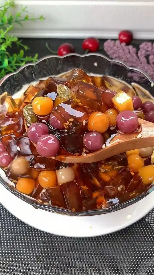 夏天来啦,教大家水果冰粉的做法