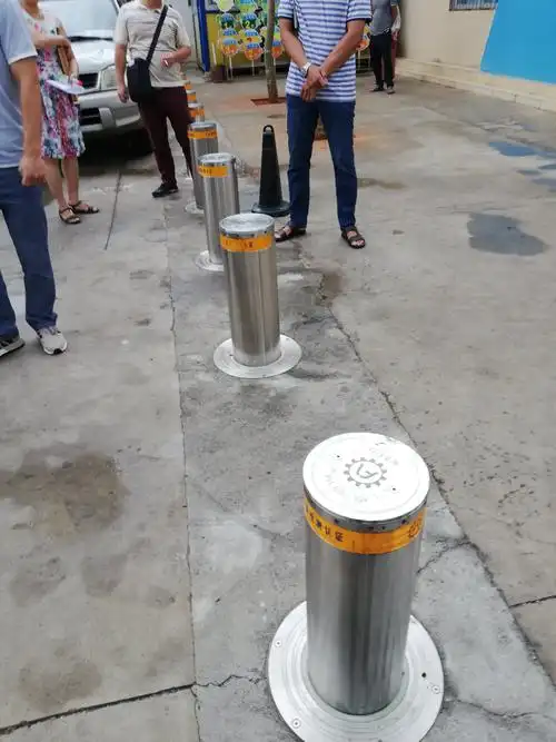 市教育局召开防冲撞硬隔离设施建设现场推进会