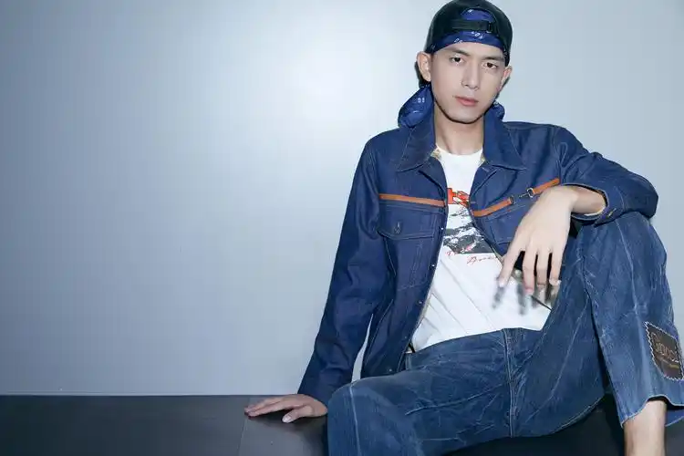 李现头巾造型720x1280分辨率下载,李现头巾造型,高清图片,壁纸-桌面