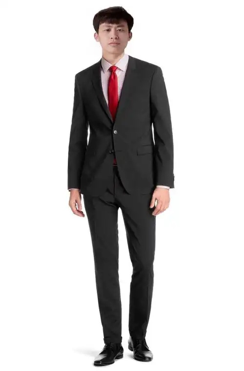 求大神帮忙p一张全身正装的照片