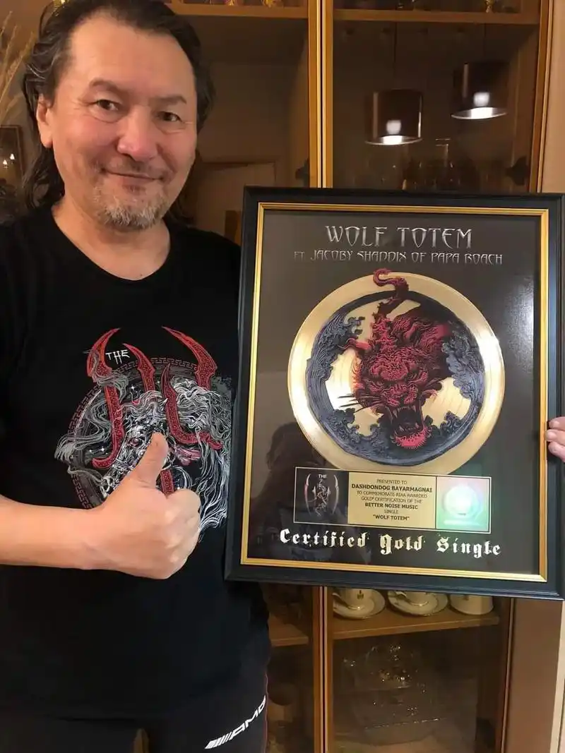 《the hu 》乐队荣获"黄金唱片"奖.#thehu 歌曲 - 抖音