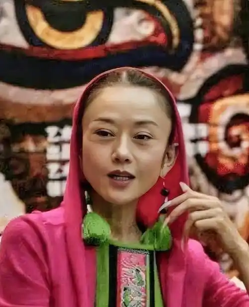 64岁杨丽萍瘦得让人心疼!