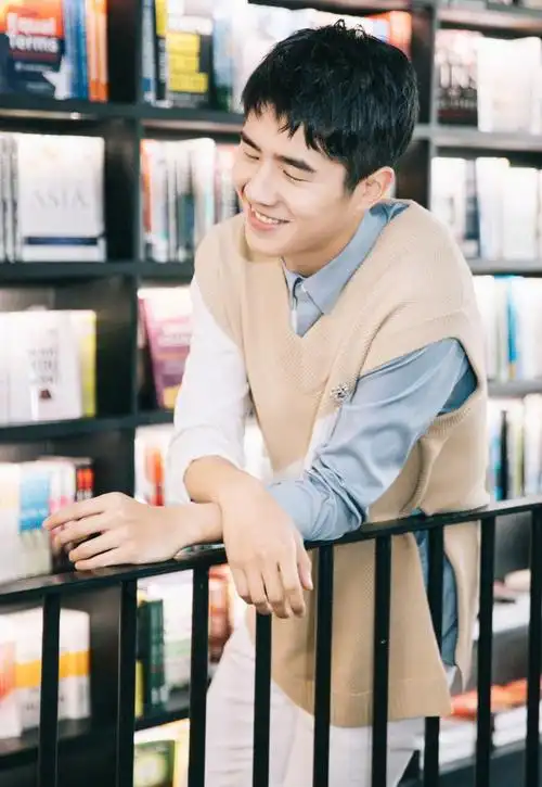 刘昊然干净帅气写真