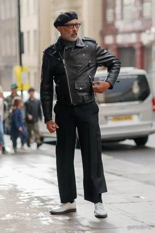 挑来挑去还是皮夹克酷,绅士又有品的男生值得学一下!