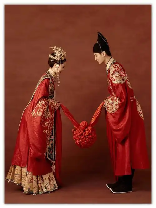 明制汉服婚纱照美到可以当做手机壁纸