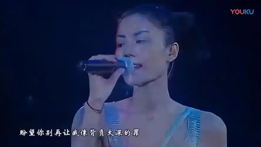 谢霆锋女朋友王菲翻唱beyond情人 用的是黄家强版本的伴奏