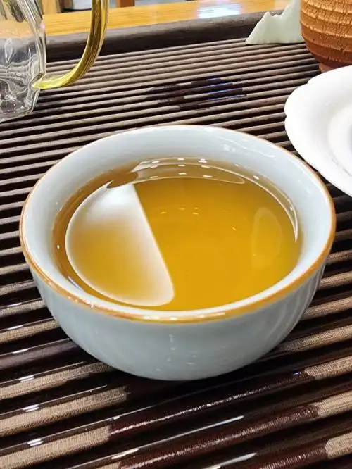 这个老白茶汤色如何
