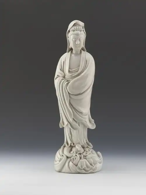 明德化窑白釉何朝宗款观音像:东方的维纳斯