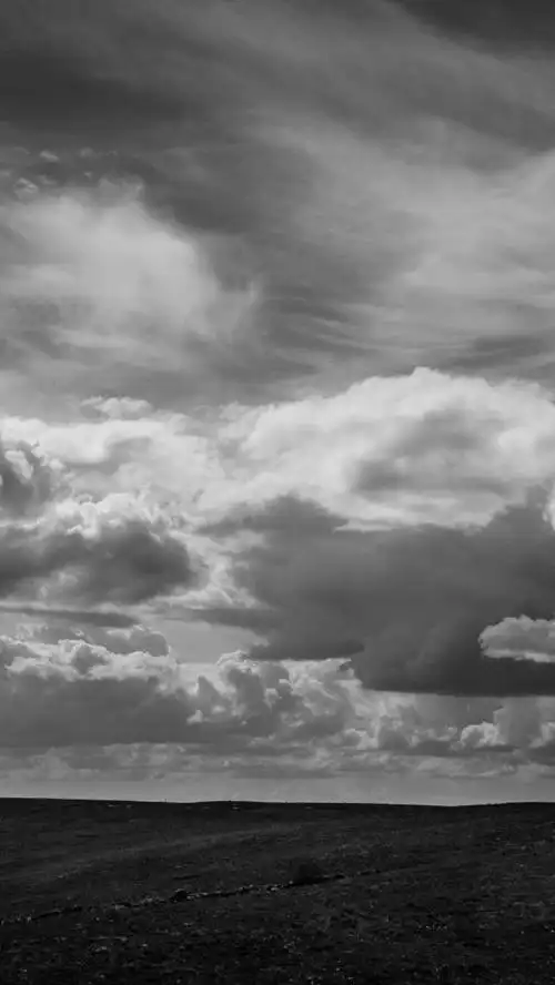 黑白简约白云风景h5背景