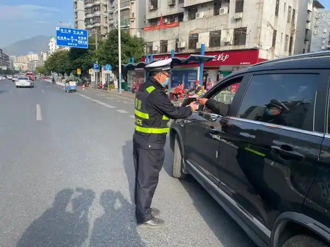 清和大道有人拦车直播"带货"?原来是