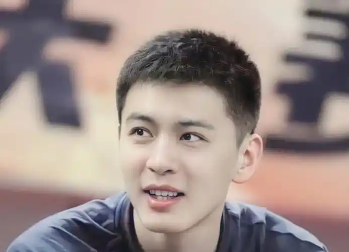 杨鸣图片("体坛第一帅哥"?我承认我心动了)