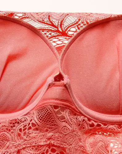 粉红色性感蕾丝抹胸背心式3/4厚杯文胸