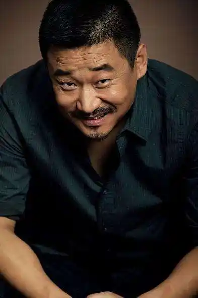 霸气如成龙,帅气如古天乐,双眼皮都是人工的?