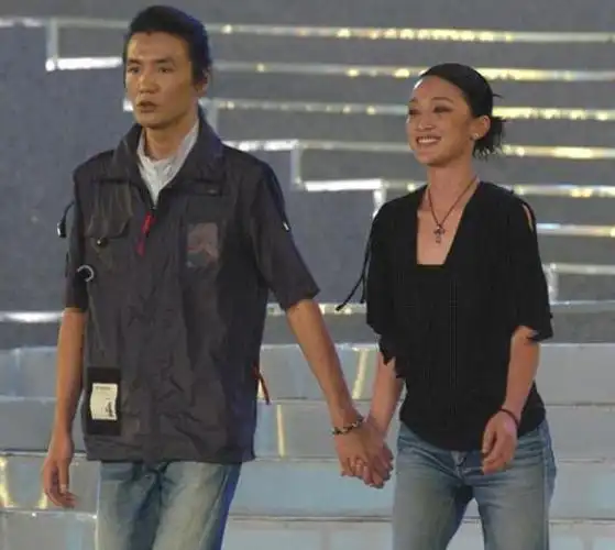 事实证明,49岁"没人敢娶"的周迅,已经踏上了另一条人生大道