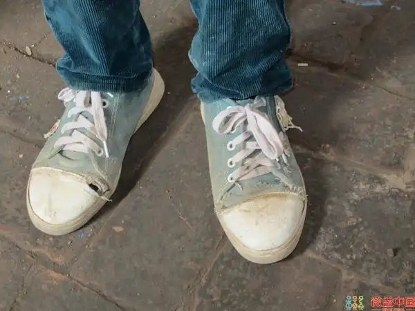 我要上学,可我的鞋子破了 - 微益中国 - 一起帮助乡村的孩子解决学习