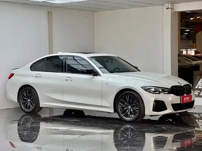 宝马 宝马3系  2022款 325i m运动曜夜套装图片