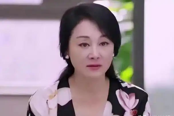 王姬:儿子有智力障碍,自己被骗光积蓄,却让女儿上交10年工资