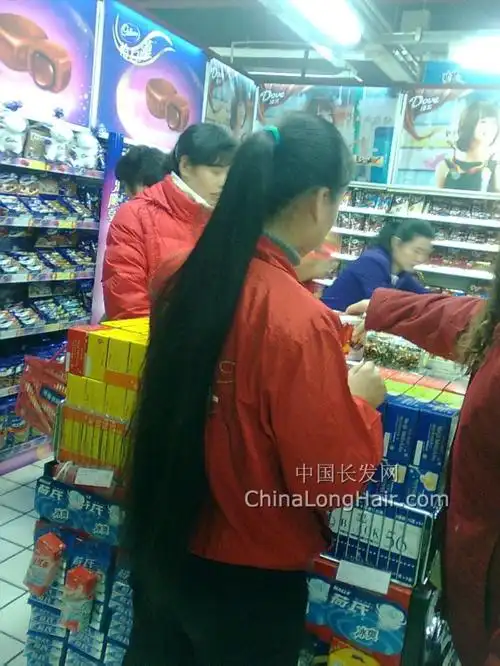 周末超市里的长发女随拍2