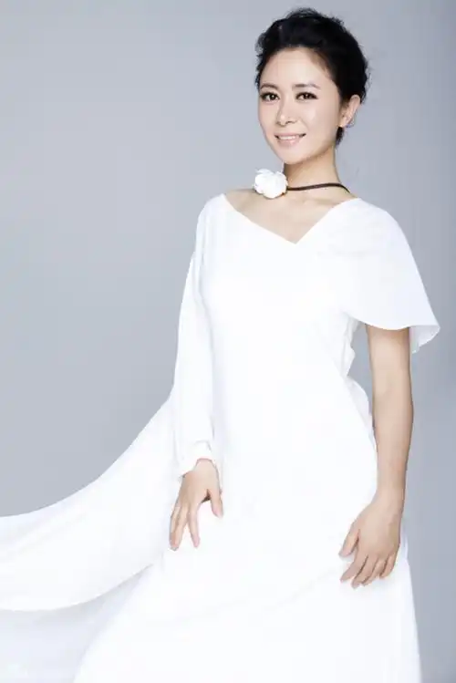 组图:张恒魅力出镜 黑白之间演绎双面伊人_高清图集_新浪网