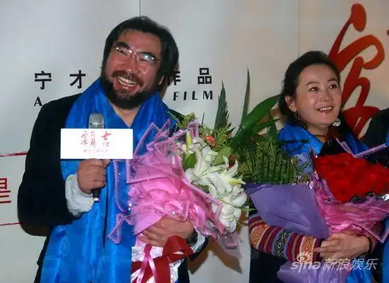 图文:《额吉》看片会-宁才娜仁花夫妻
